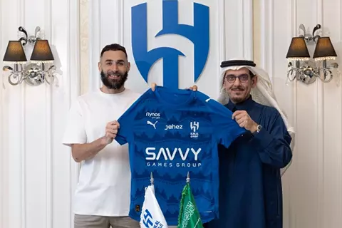 بعد 72 ساعة من انضمامه.. بنزيما يقود تشكيل الهلال أمام الأخدود في الدوري
